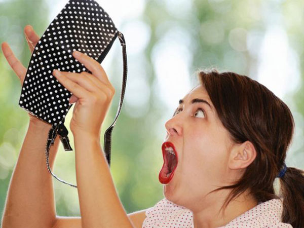 Giá cả luôn là vấn đề được quan tâm của mọi người khi đi PTTM
